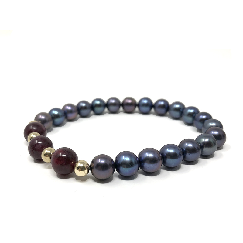 Bracelet de perles de culture noires avec Grenat rouge (pierres semi-precieuses) et billes en or 18 carats